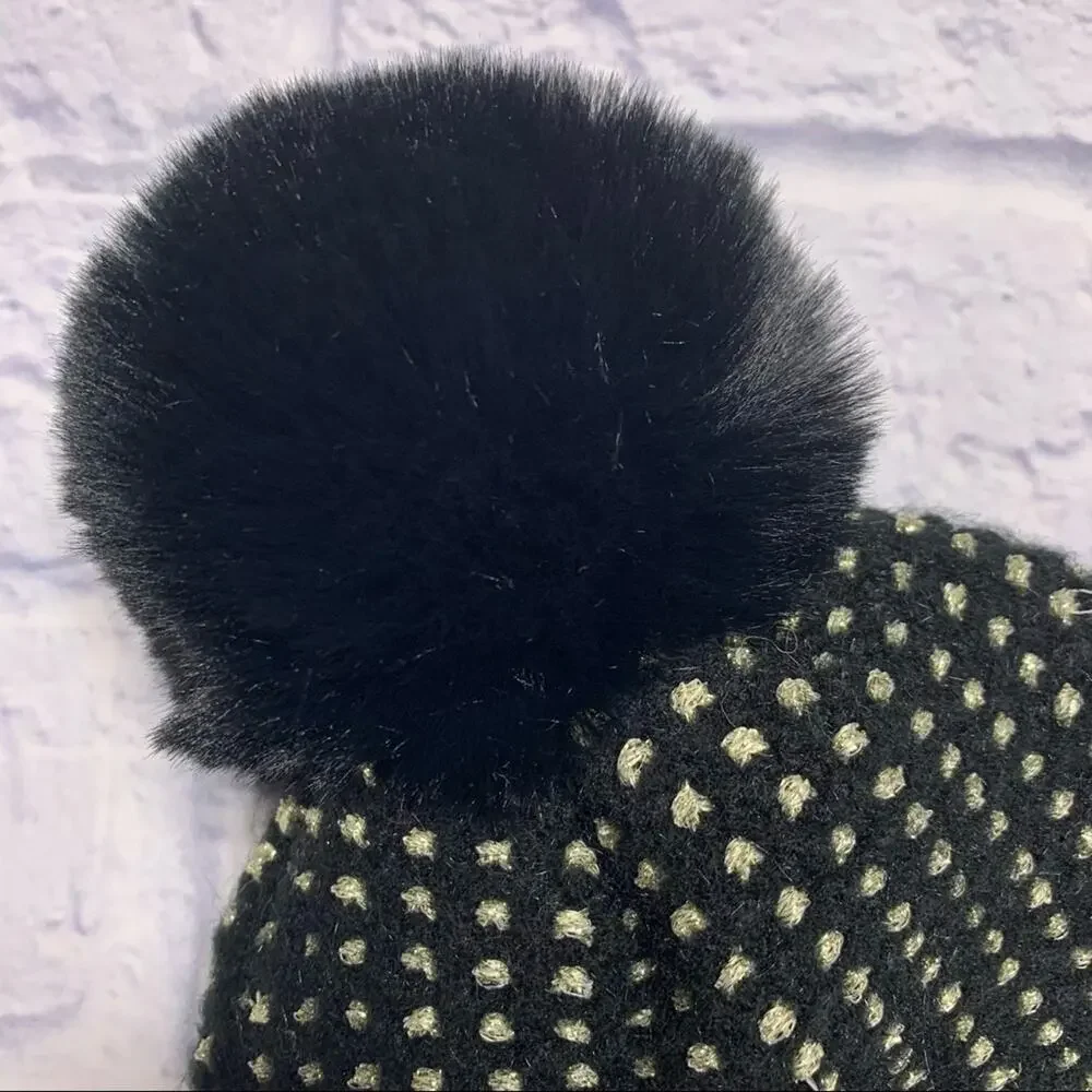 Tasha Pompom Beanie in Black